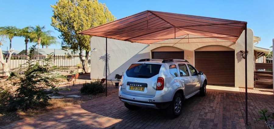 4 Bedroom Property for Sale in Flora Park Northern Cape